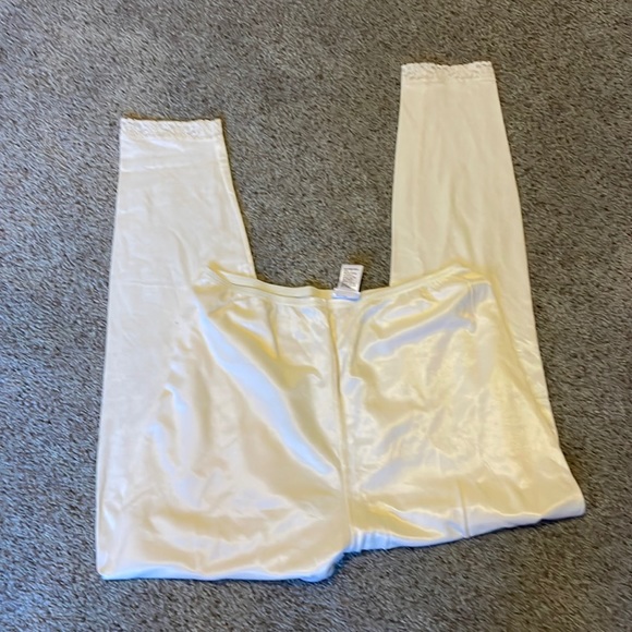 Warm & silky long John warm undergarment for those cold snowy days - Picture 1 of 3